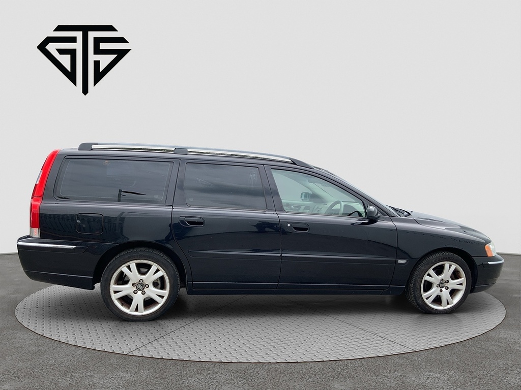 Volvo V70 D Se Black #2