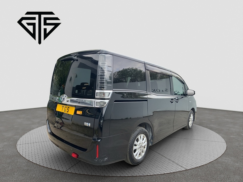 Toyota Voxy Hybrid X Black #3