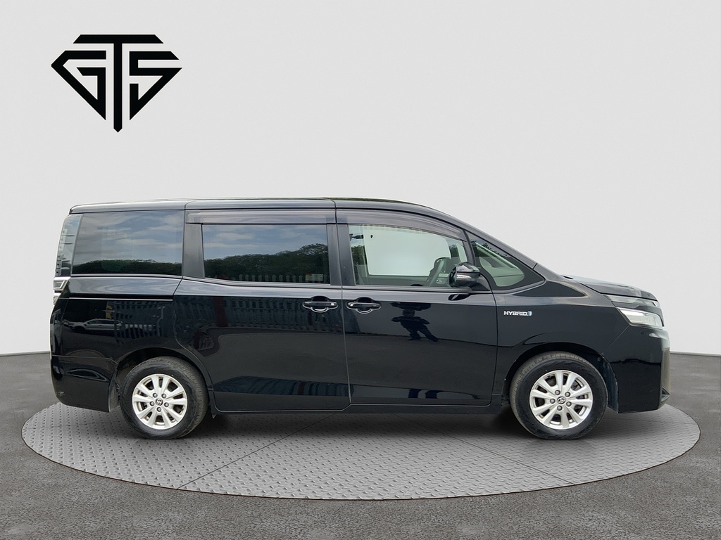 Toyota Voxy Hybrid X Black #2
