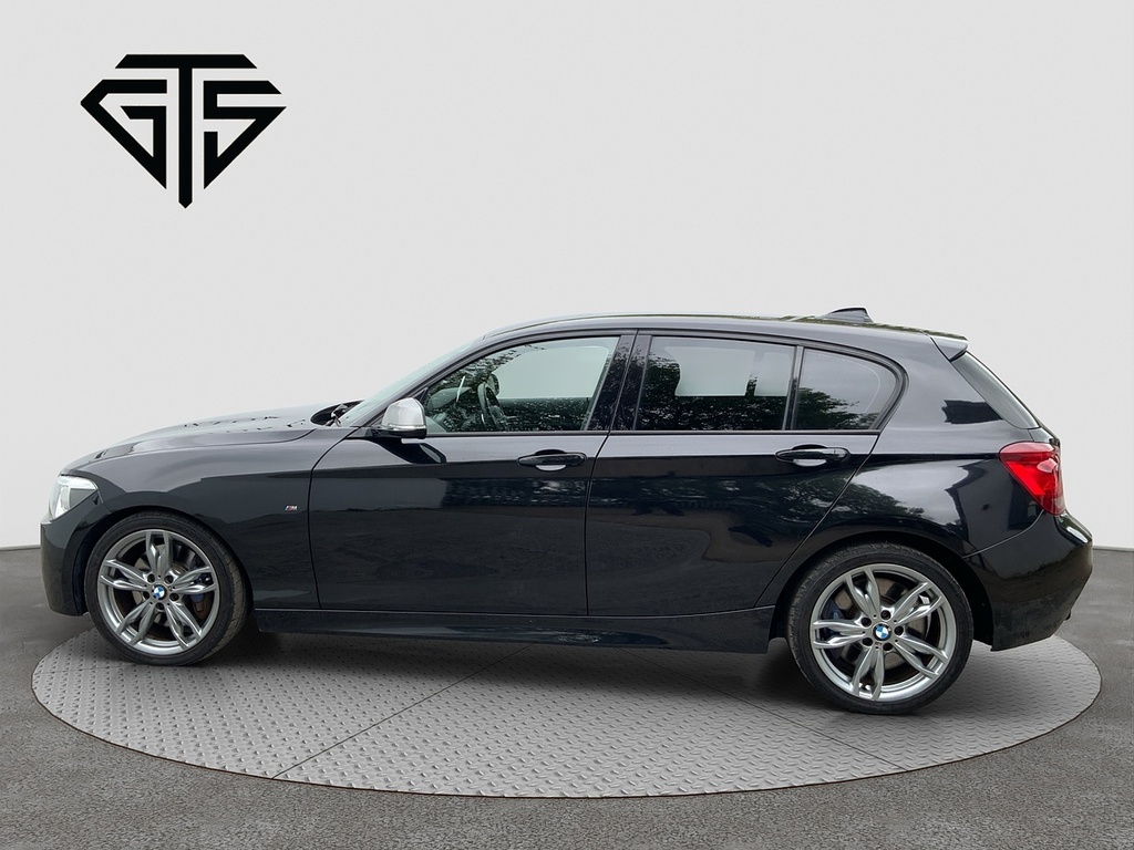 BMW M1 Hatchback Black #6