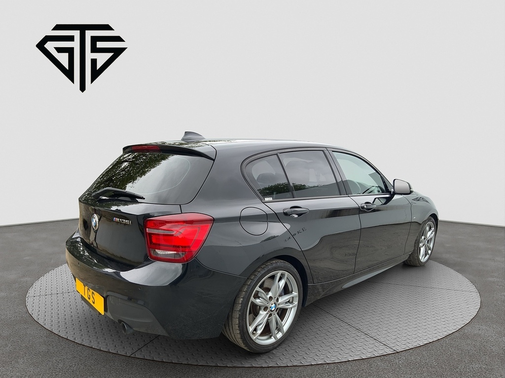 BMW M1 Hatchback Black #3