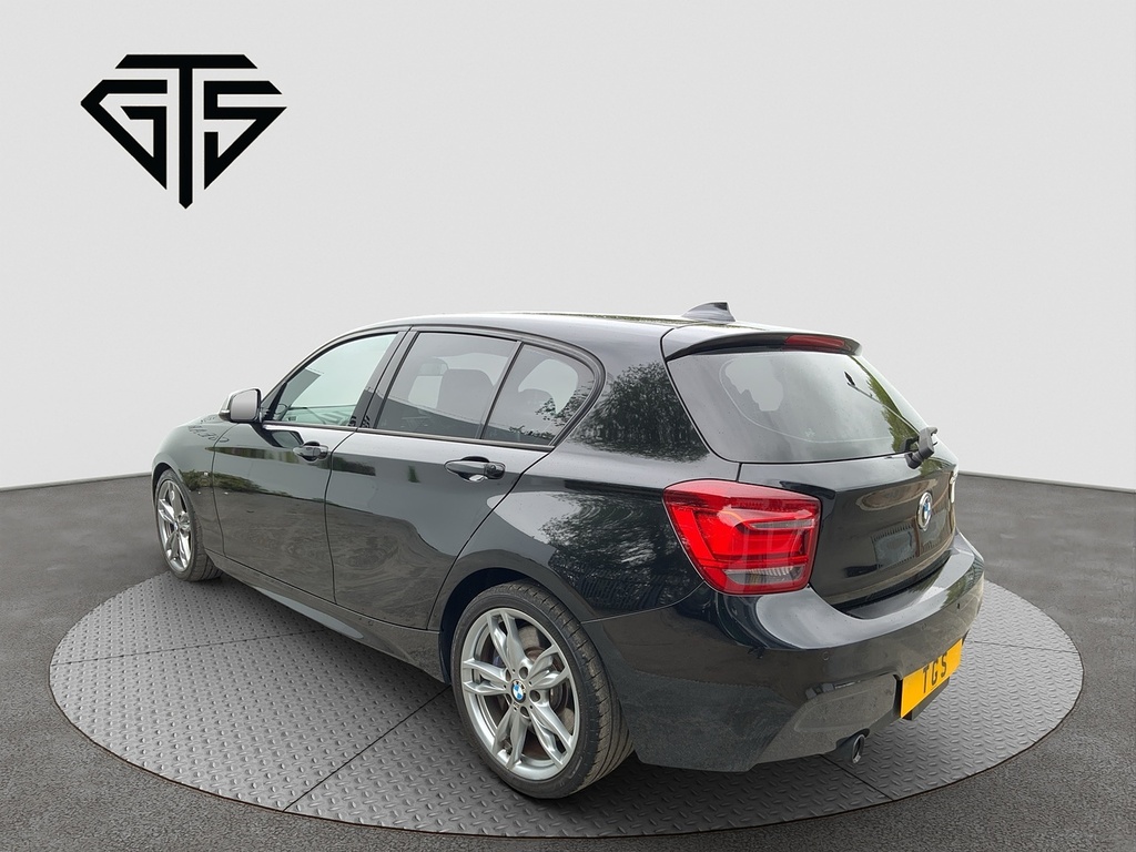 BMW M1 Hatchback Black #5