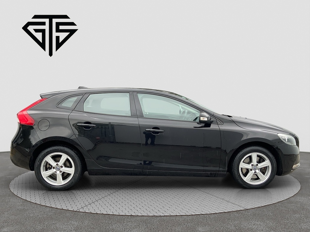 Volvo V40 D2 Es Nav Black #2