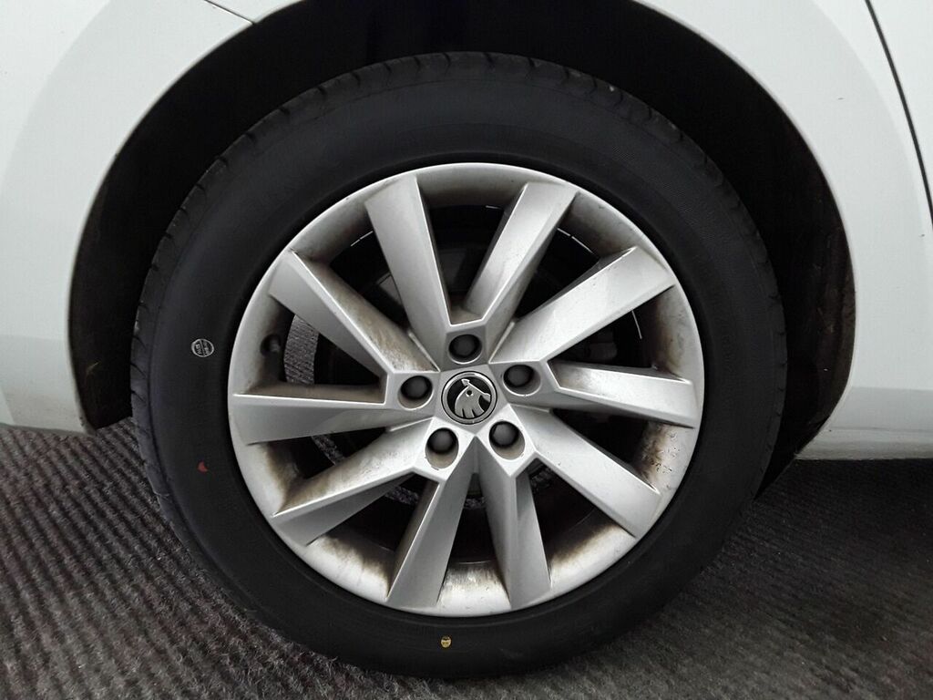 Skoda Superb Tdi Se Technology WJ70FYC White #5