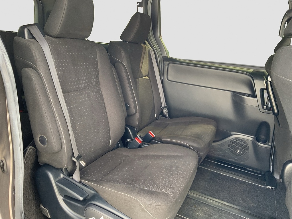 Toyota Noah Voxy Hybrid Zwr80 Silver #18
