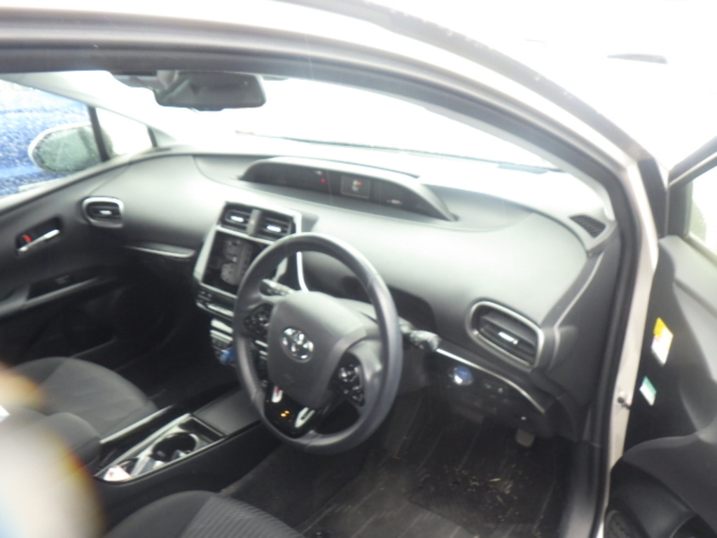 Toyota Prius A Beige #5