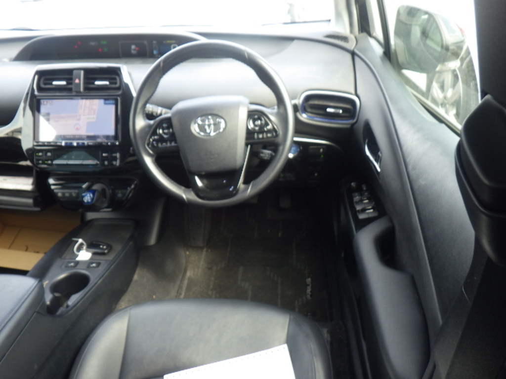 Toyota Prius S Touring Selection Black #6