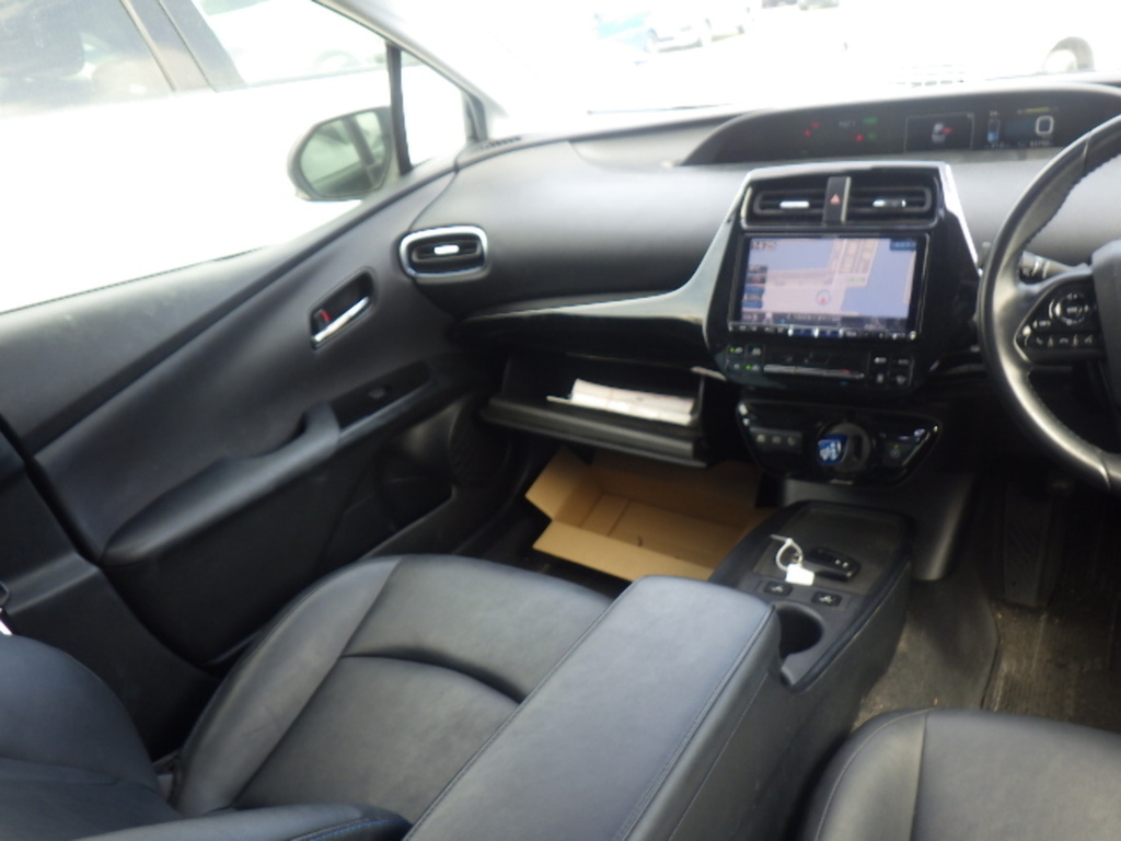 Toyota Prius S Touring Selection Black #5