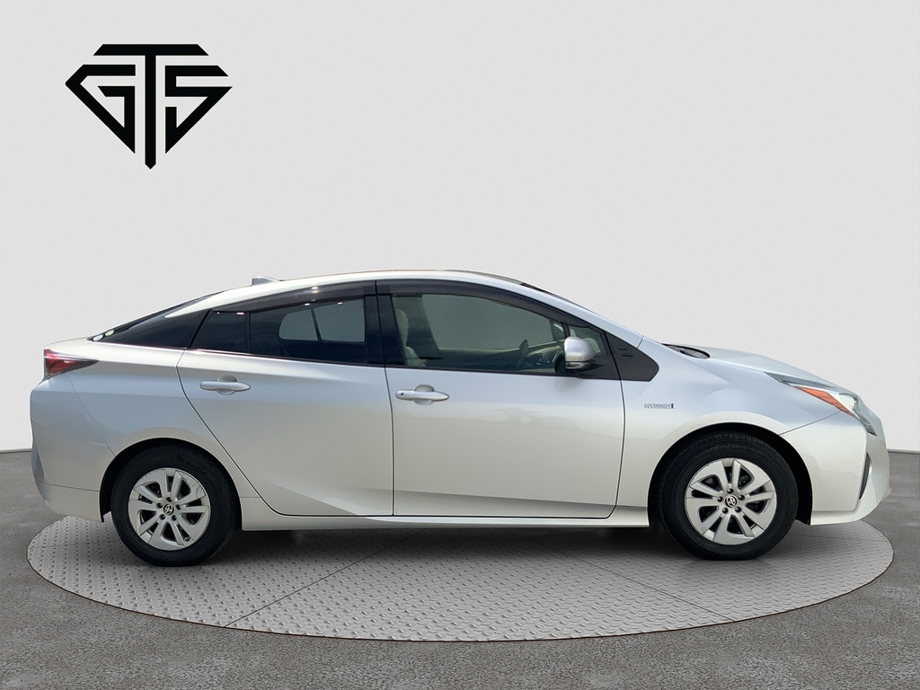 Toyota Prius S Silver #2
