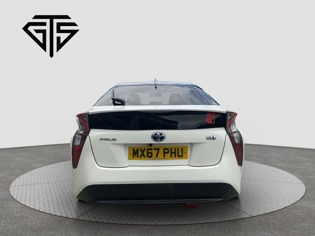 Toyota Prius Vvt-i Active White #4
