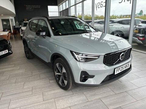 Volvo XC40 2.0 B4 Mhev FP25KKX #3