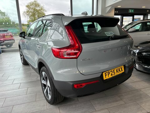 Volvo XC40 2.0 B4 Mhev FP25KKX #6