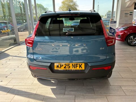 Volvo XC40 2.0 B4 Mhev KP25NFK #5
