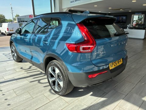 Volvo XC40 2.0 B4 Mhev KP25NFK #6