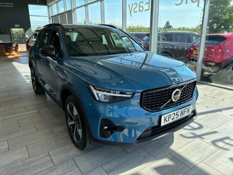 Volvo XC40 2.0 B4 Mhev KP25NFK #2
