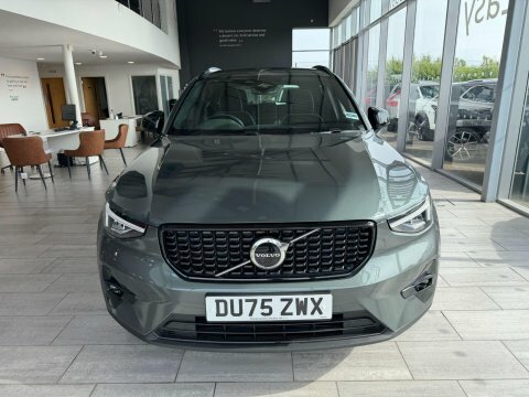 Volvo XC40 2.0 B4 Mhev DU75ZWX #2