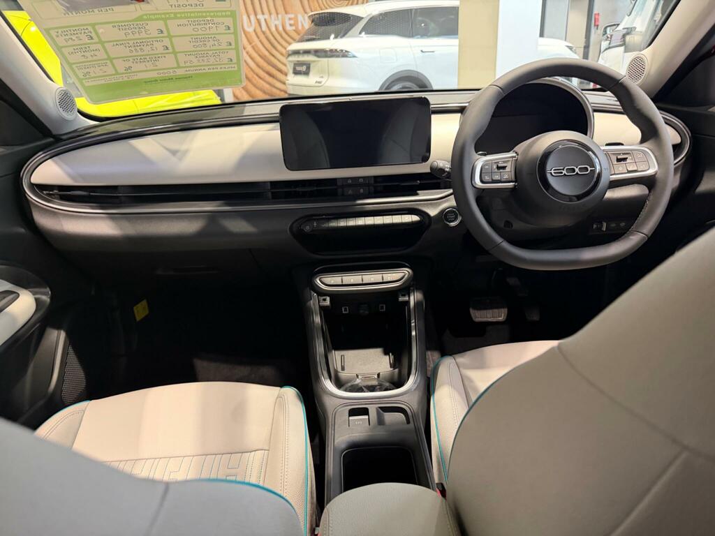 Fiat 600 1.2 1.2 Mhev La Prima Suv Hybrid E-dct RX26GHN Black #6