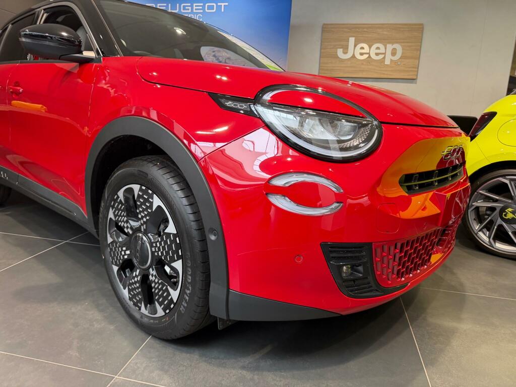 Fiat 600 1.2 1.2 Mhev La Prima Suv Hybrid E-dct RX26GHN Black #2