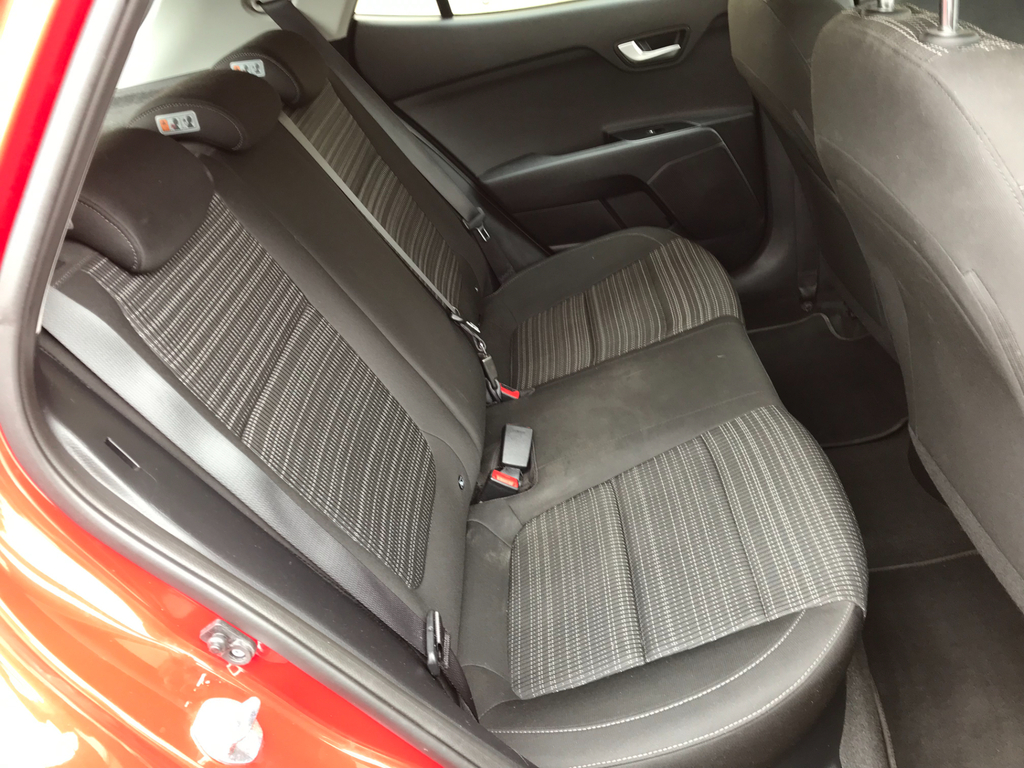 Kia Stonic 1.4 2 Suv Euro 6 Ss 98 Bhp SJ69MVY Red #3