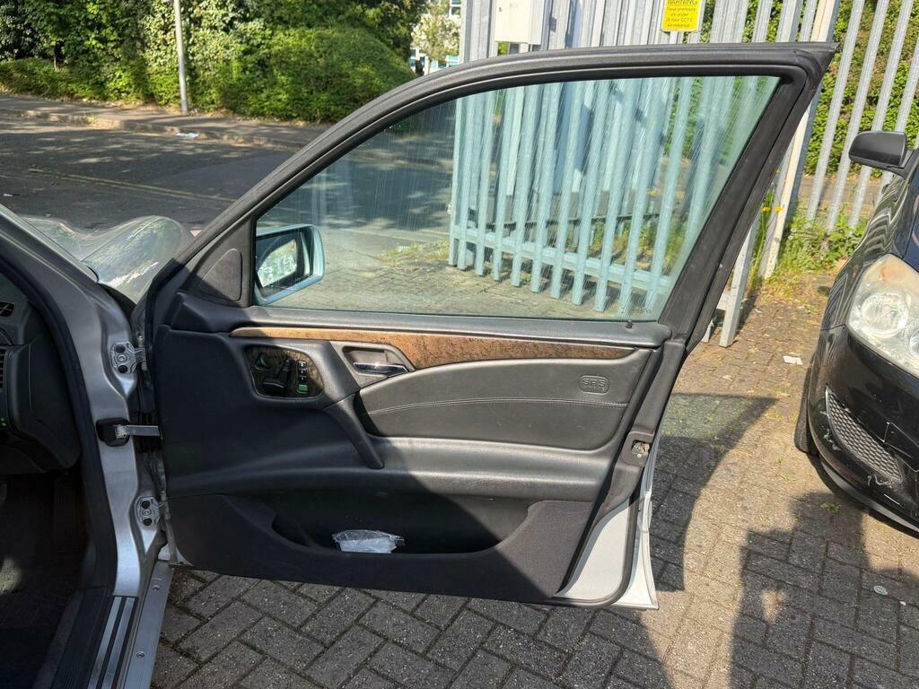 Mercedes-Benz E Class E240 Elegance Saloon Black #12