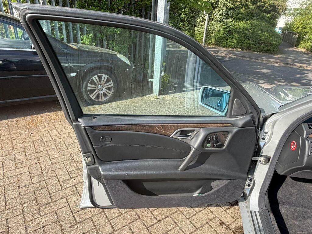 Mercedes-Benz E Class E240 Elegance Saloon Black #13