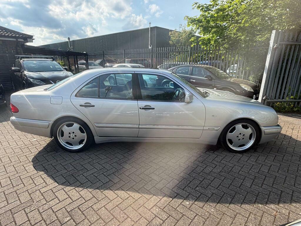 Mercedes-Benz E Class E240 Elegance Saloon Black #8