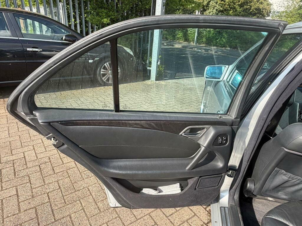 Mercedes-Benz E Class E240 Elegance Saloon Black #17