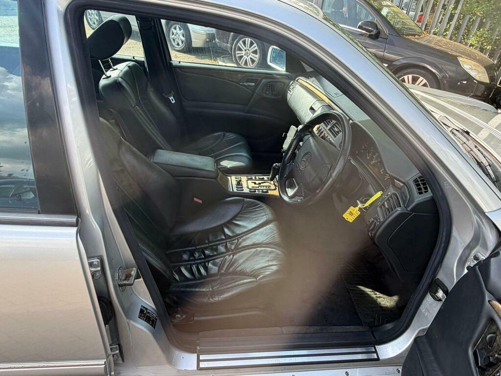 Mercedes-Benz E Class E240 Elegance Saloon Black #14