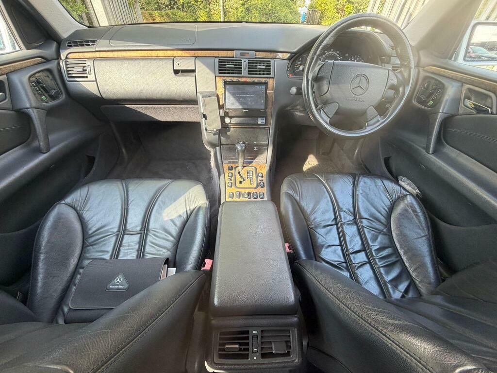 Mercedes-Benz E Class E240 Elegance Saloon Black #20