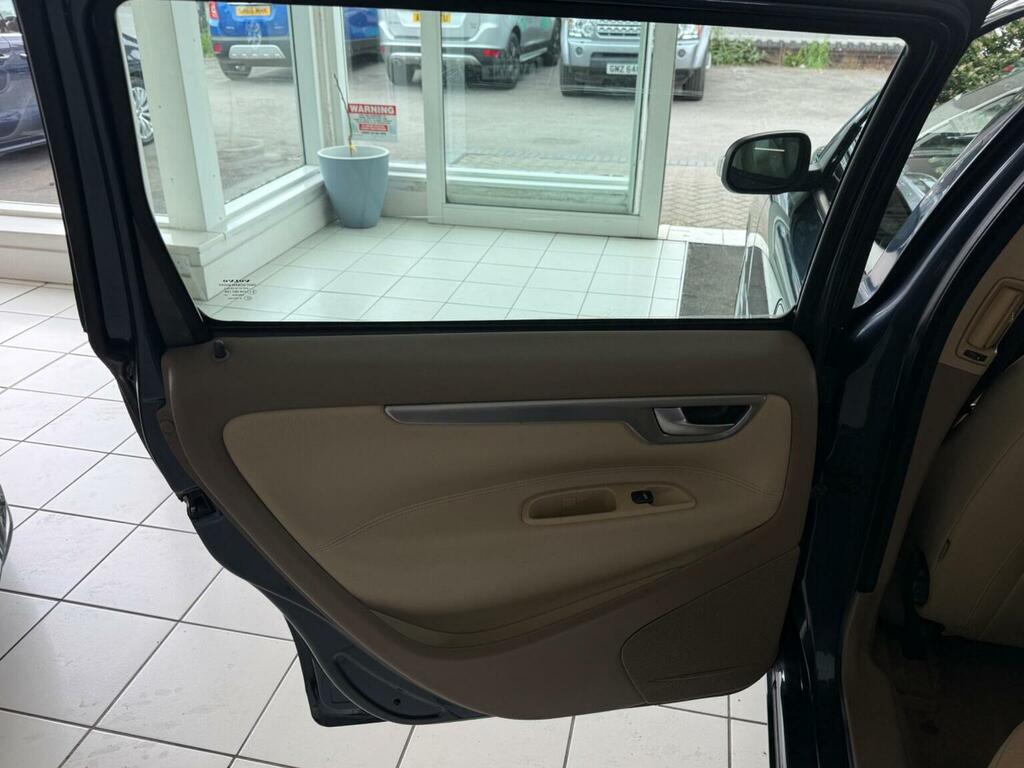 Volvo V70 2.4 D5 Se Lux Silver #20