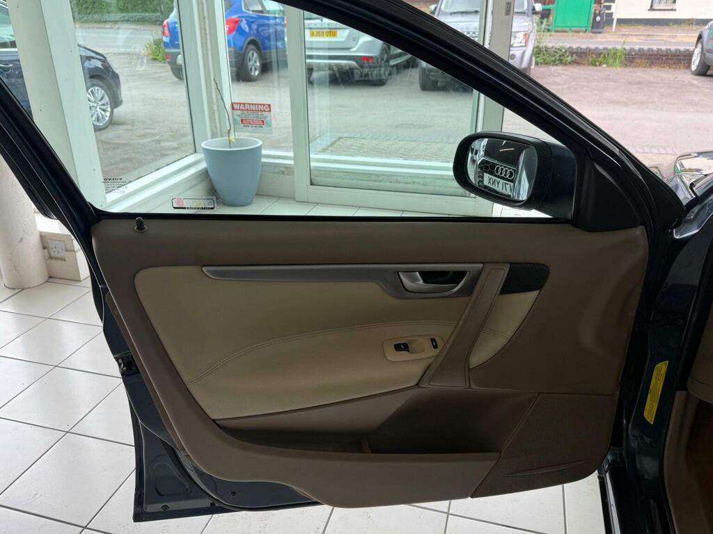 Volvo V70 2.4 D5 Se Lux Silver #18