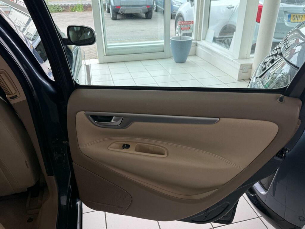 Volvo V70 2.4 D5 Se Lux Silver #21