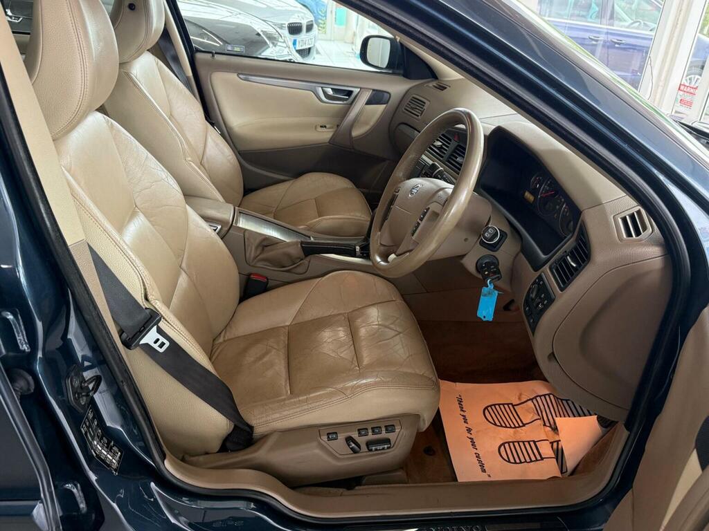 Volvo V70 2.4 D5 Se Lux Silver #9