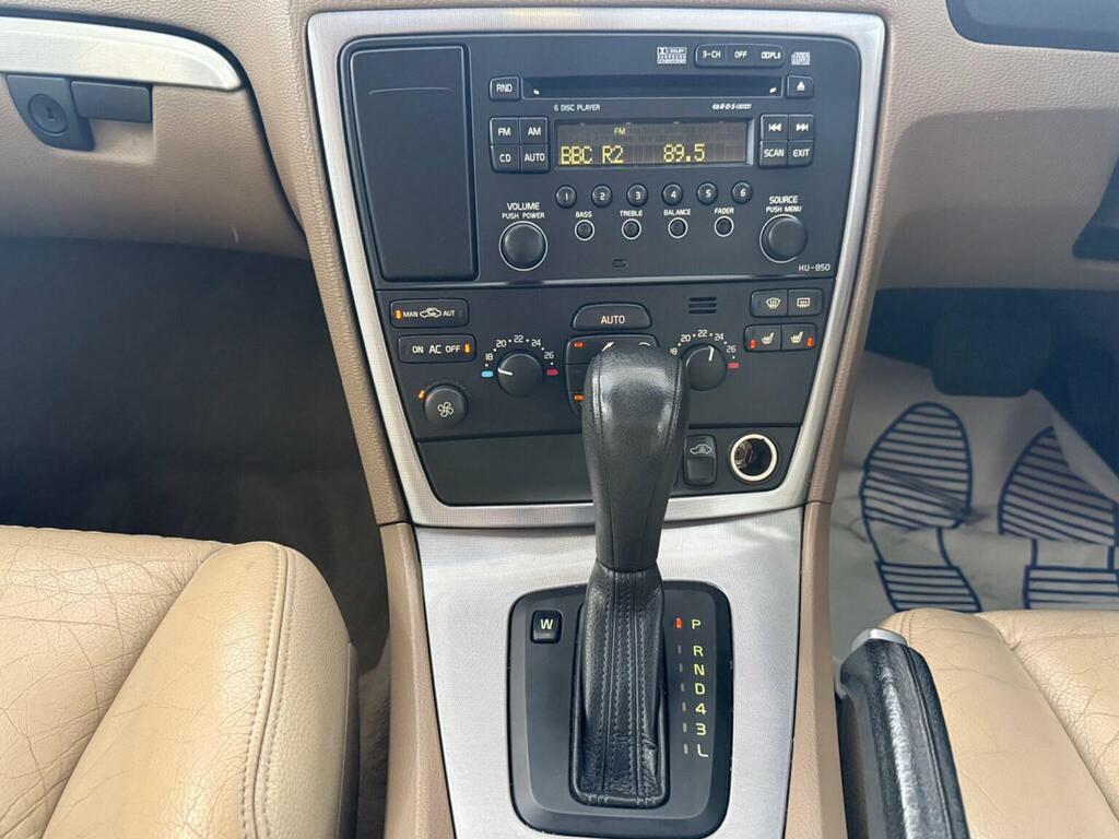 Volvo V70 2.4 D5 Se Lux Silver #13