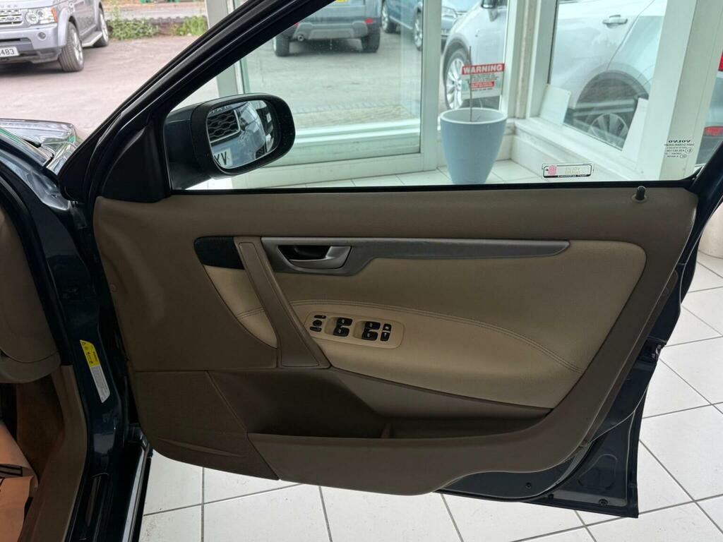 Volvo V70 2.4 D5 Se Lux Silver #19