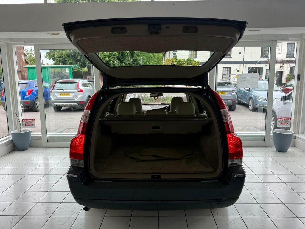 Volvo V70 2.4 D5 Se Lux Silver #17