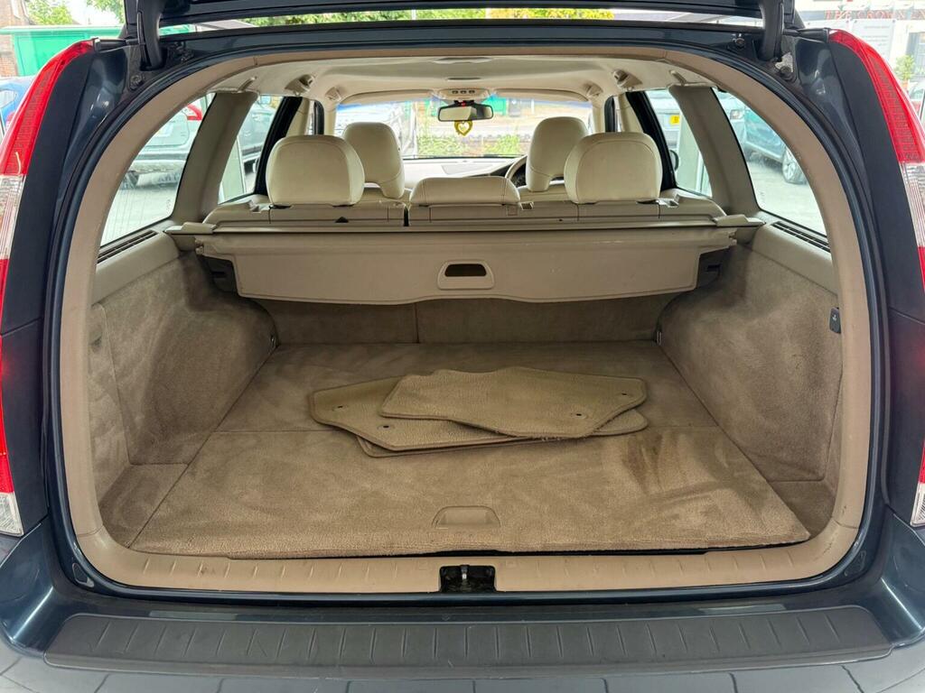 Volvo V70 2.4 D5 Se Lux Silver #16