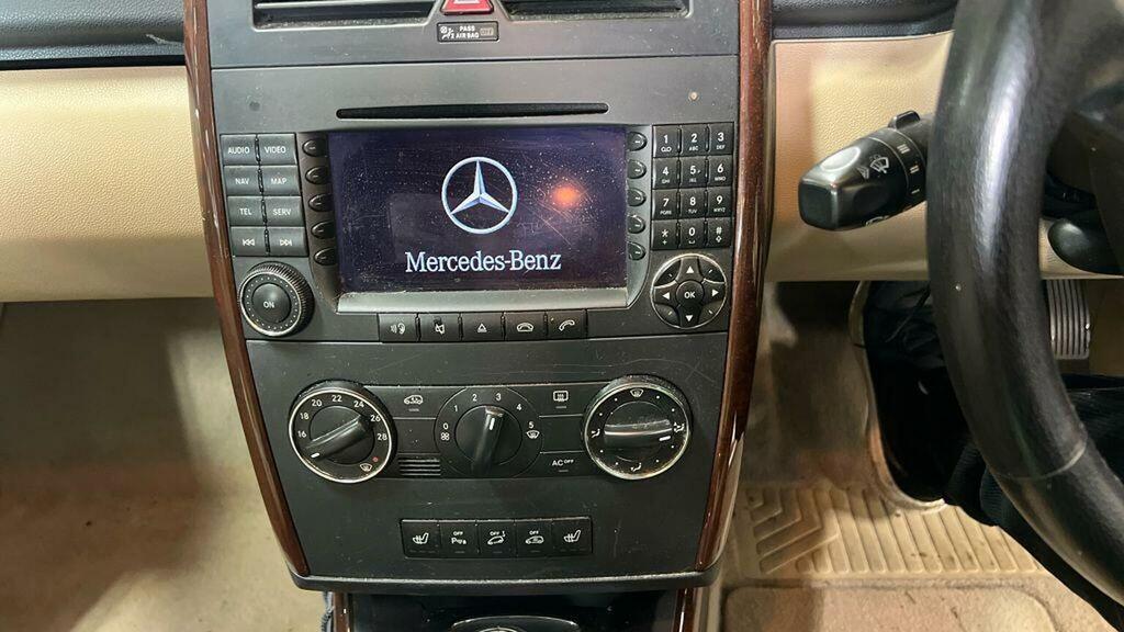 Mercedes-Benz A Class A150 Classic Red #5