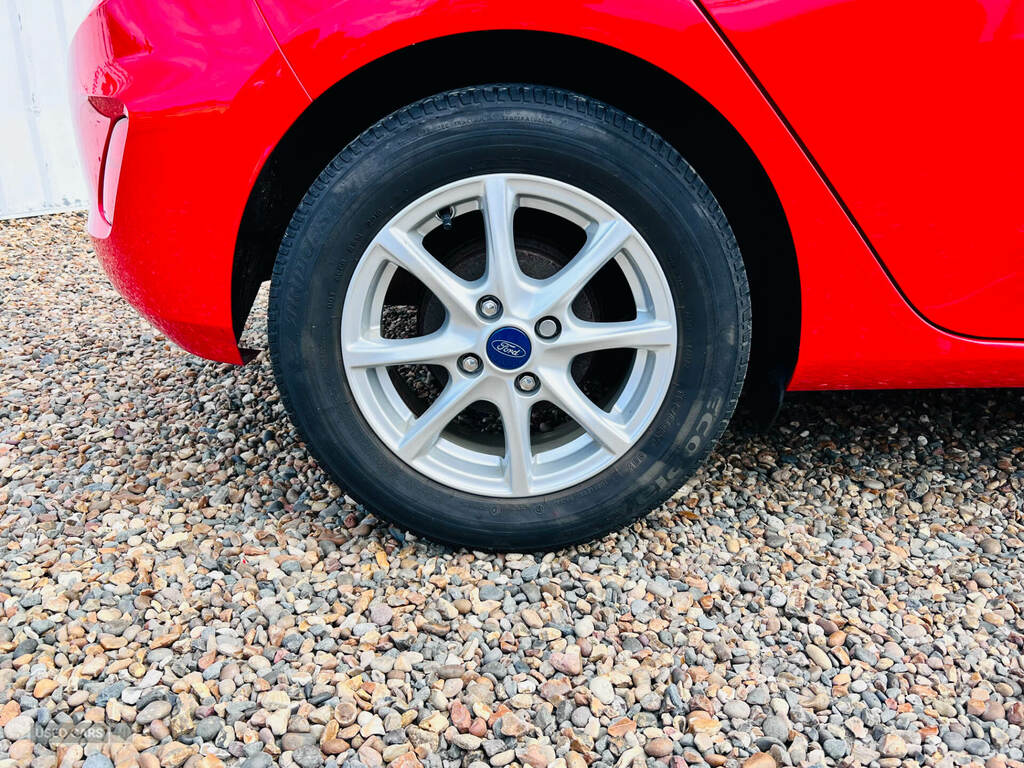 Ford Fiesta 1.1 Zetec KGZ9304 Red #3