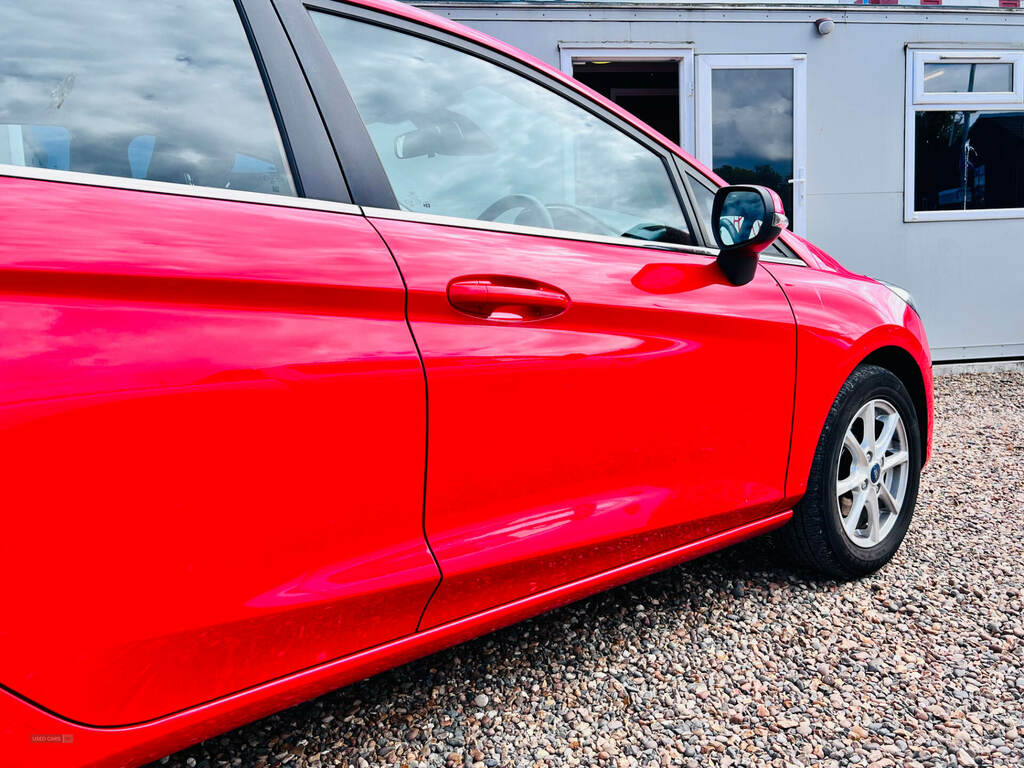 Ford Fiesta 1.1 Zetec KGZ9304 Red #4
