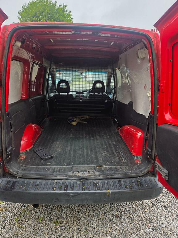 Vauxhall Combo 1.3 Cdti 1700 16V Red #4