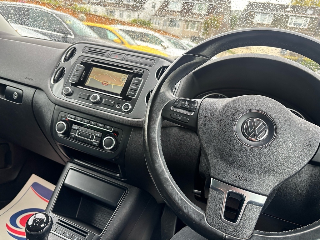 Volkswagen Tiguan 2.0 Tdi Bluemotion Tech Match Suv Manua HJ14SYU White #5
