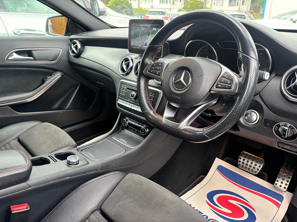 Mercedes-Benz GLA Class Gla200d Amg Line Suv 2.1 YA68DHF Black #3