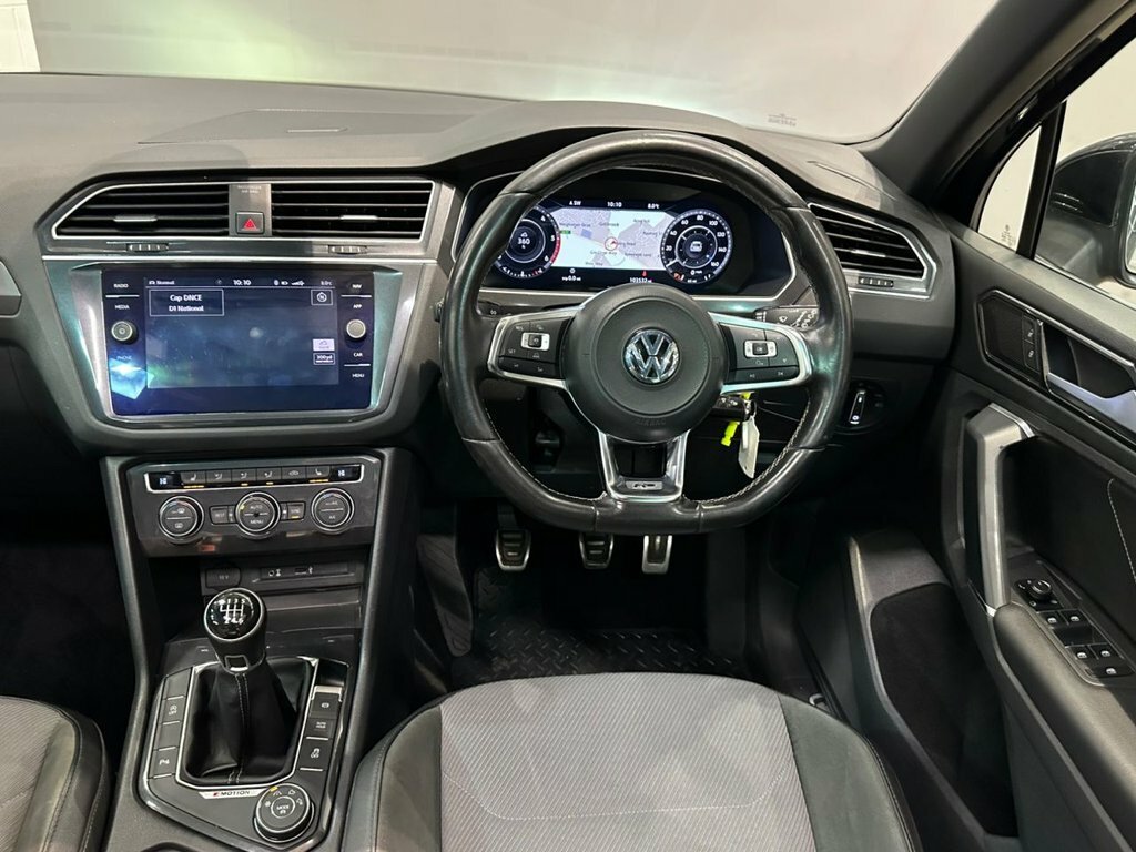 Volkswagen Tiguan 2L R-line FV67PSX Black #5