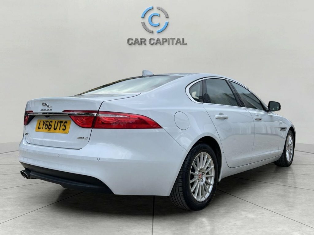 Jaguar XF 2L Prestige White #5