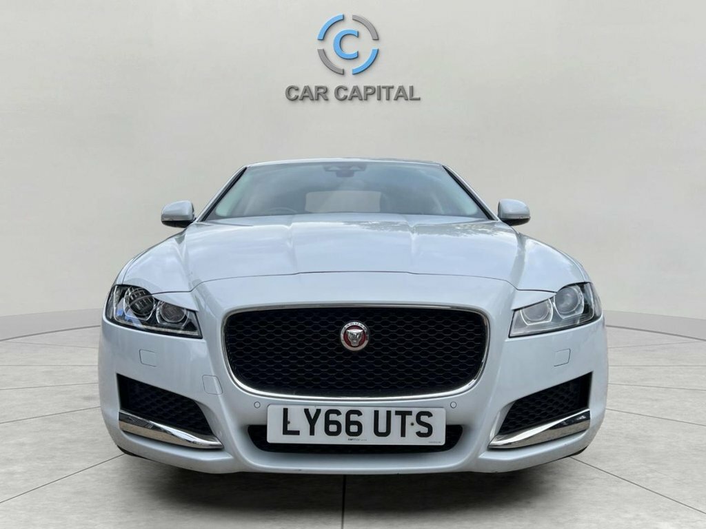 Jaguar XF 2L Prestige White #2