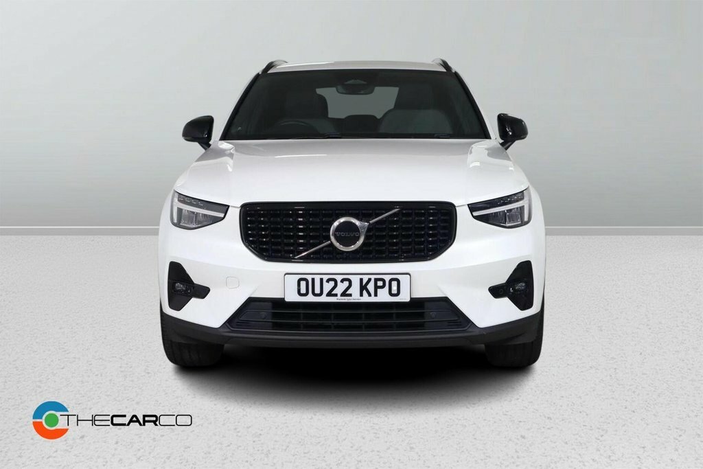 Volvo XC40 2L Plus Dark OU22KPO White #3