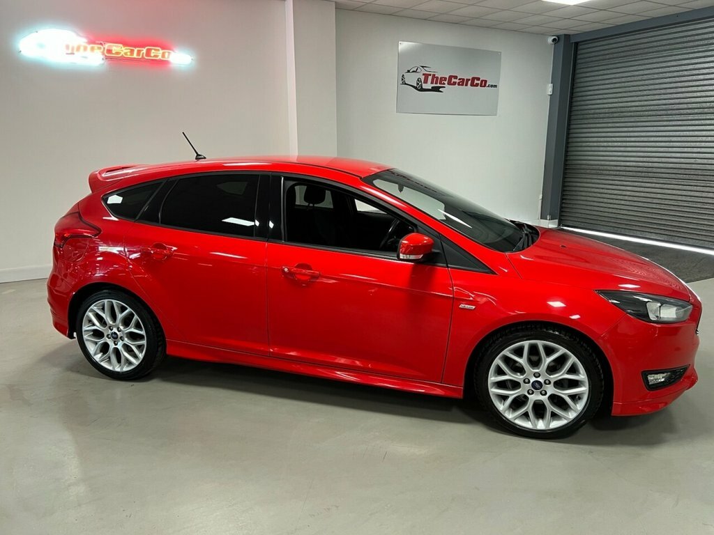 Ford Focus Hatchback BC18JXK Red #2