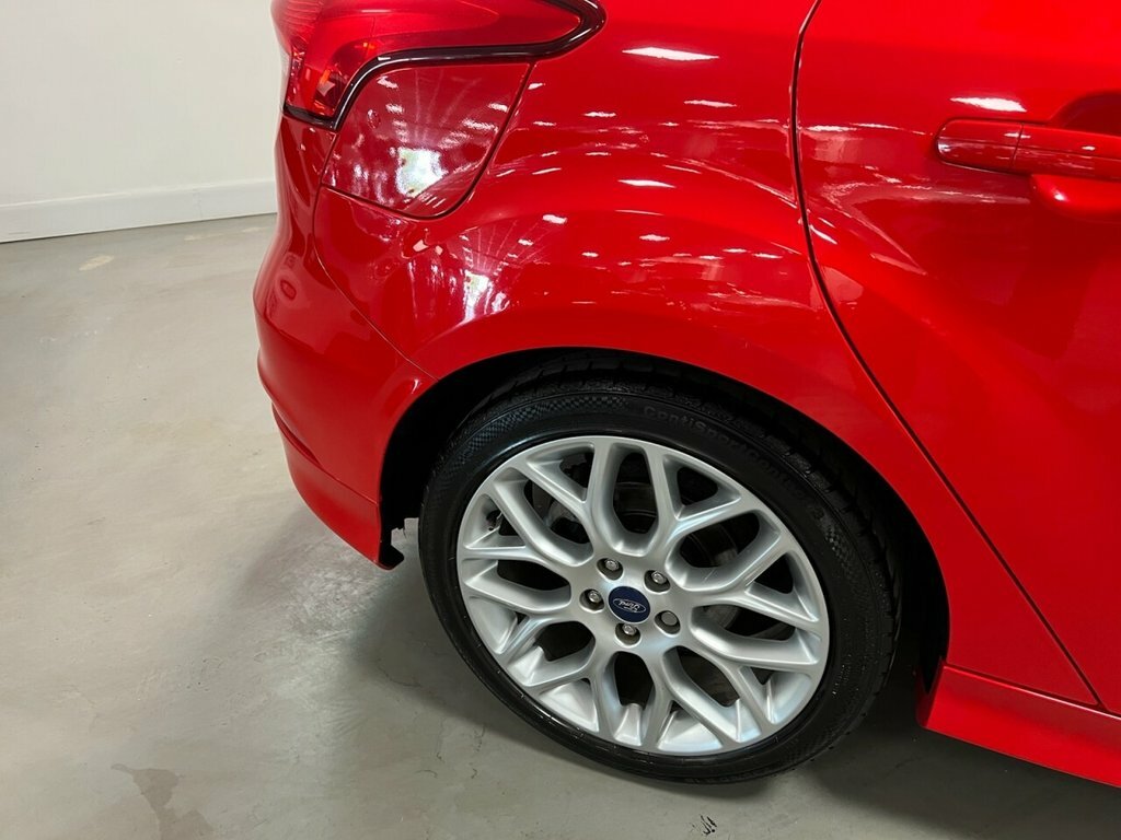 Ford Focus Hatchback BC18JXK Red #5
