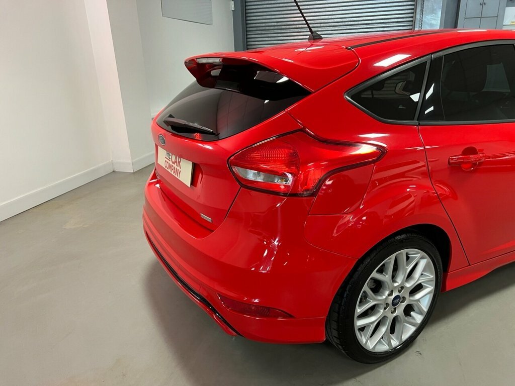 Ford Focus Hatchback BC18JXK Red #3